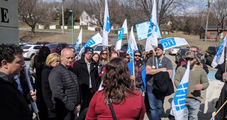 Healthcare professionals in the Laurentians region remind Minister Barrette that local negotiations must move forward