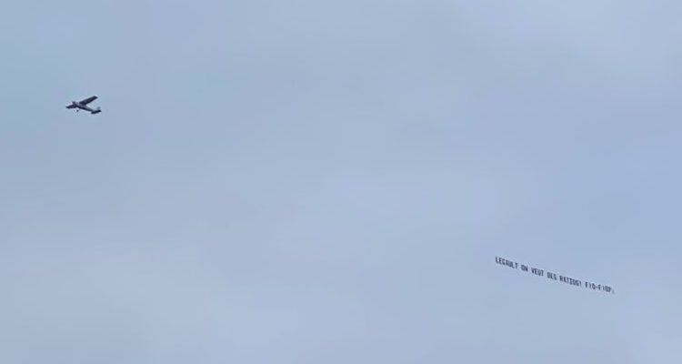 Un message clair dans le ciel de Montréal : « Legault, on veut des ratios ! »