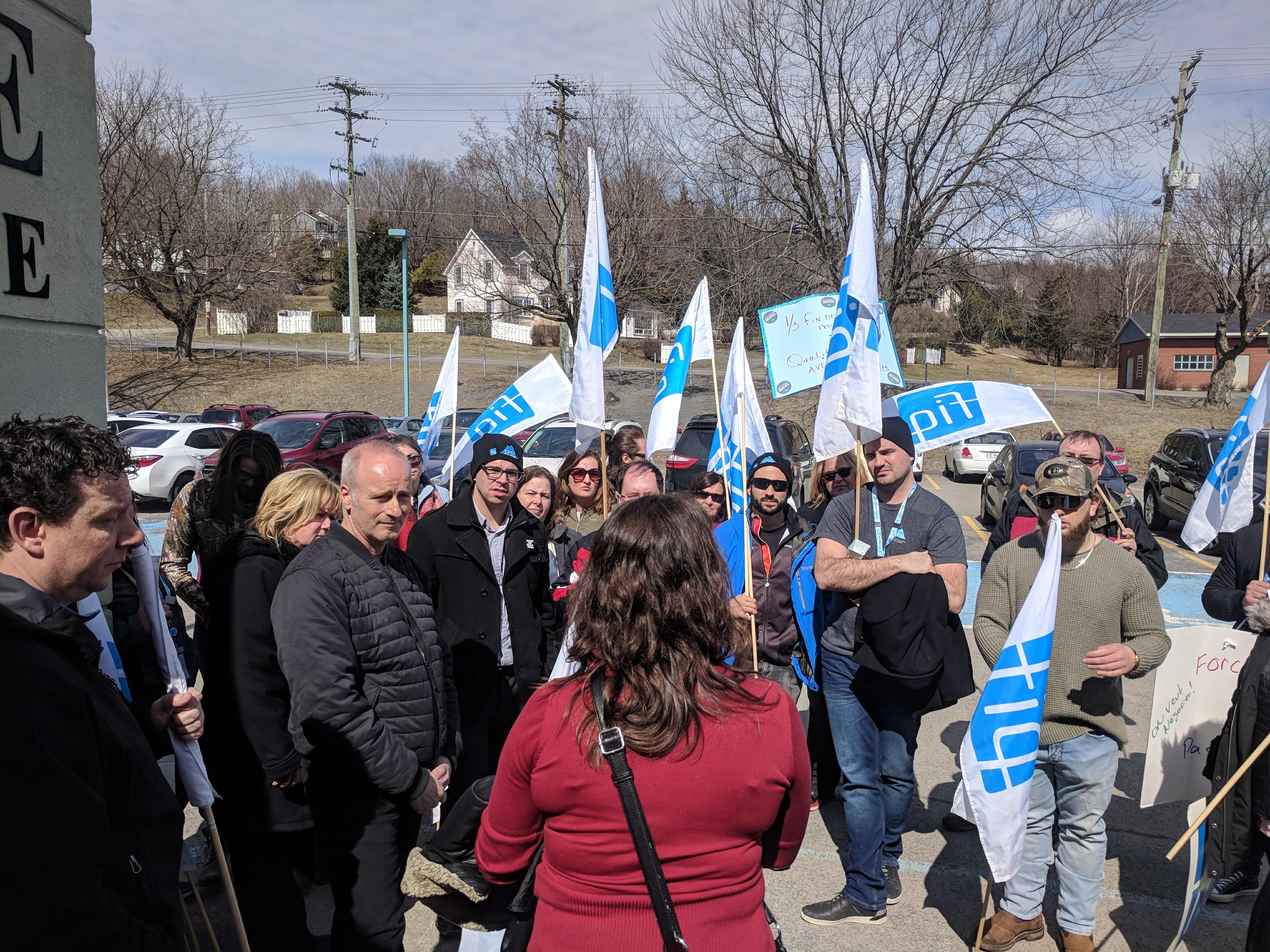 Les professionnelles en soins des Laurentides rappellent au ministre Barrette que les négociations locales doivent avancer